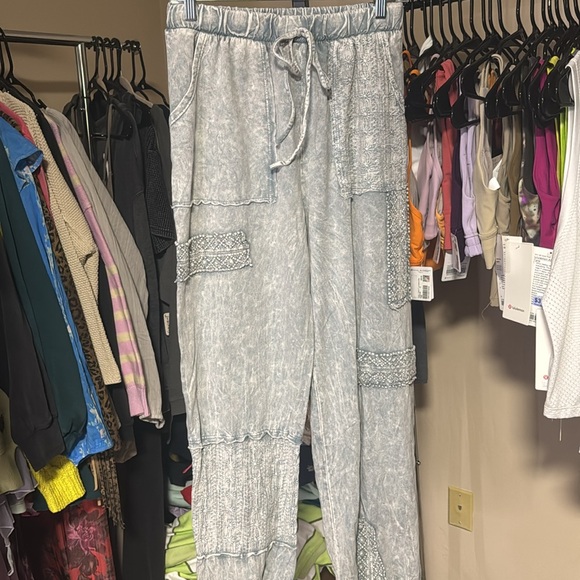 NWOT J.Her Eyelet Joggers - Picture 9 of 9